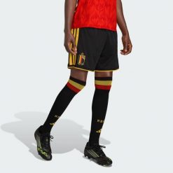 Spodenki domowe Belgia 26. Czarne szorty męskie Adidas, bez wzorów, z materiału, klasyczne. Za 199.00 zł.