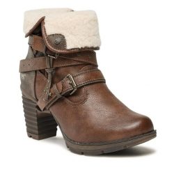 Botki Mustang. Brązowe botki damskie Mustang, bez obcasa, na słupku, bez zapięcia. Za 369.99 zł.