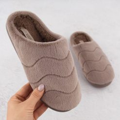Kapcie domowe damskie futerkowe brązowe UNISOFT 6622. Brązowe kapcie damskie marka niezdefiniowana, z tkaniny. Za 55.99 zł.