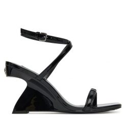 Sandały KARL LAGERFELD. Czarne sandały damskie Karl Lagerfeld, bez wzorów, bez obcasa, na koturnie. Za 539.99 zł.
