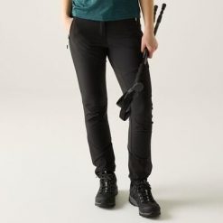 Damskie spodnie trekkingowe Mountain III. Czarne spodnie dresowe damskie Regatta, na lato, s, bez wzorów. Za 329.99 zł.