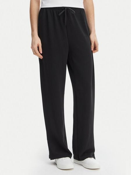 ONLY Spodnie materiałowe Maya 15369156 Czarny Loose Fit. Czarne spodnie materiałowe damskie Only, bez wzorów, z materiału. Za 169.99 zł.