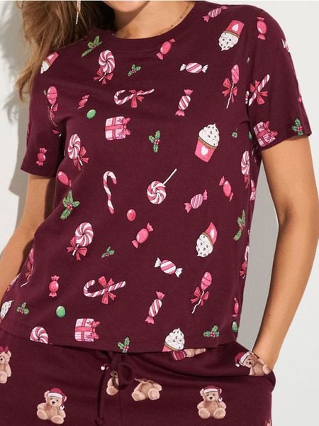 Bawełniana koszulka ze wzorkiem świątecznym - bordowy. Czerwone t-shirty damskie Sinsay, l, bez wzorów, z bawełny, bez kołnierzyka. Za 15.99 zł.