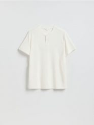 T-shirt henley regular fit - złamana biel. T-shirty męskie Reserved, l, bez wzorów, z bawełny, bez kołnierzyka. Za 69.99 zł.