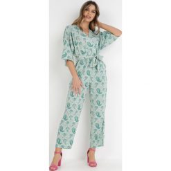 Zielony Kombinezon Oreithiope. Zielone kombinezony damskie Born2be, l, bez wzorów, bez kołnierzyka, bez ramiączek, długie. Za 39.99 zł.