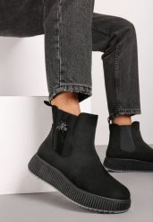Czarne Botki Sztyblety na Platformie z Metalowym Detalem przy Cholewce Danellia. Czarne botki damskie Born2be, z jeansu, eleganckie, bez obcasa, na platformie, bez zapięcia. Za 89.99 zł.