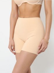 Szorty modelujace - kremowy. Białe szorty damskie Sinsay, bez wzorów. Za 29.99 zł.
