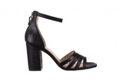 Sandały Bayla-065 1330137 Czarny, Skóra naturalna - 41. Czarne sandały damskie Bayla, bez wzorów, ze skóry, bez obcasa. W wyprzedaży za 89.10 zł.