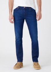 WRANGLER LARSTON MĘSKIE SPODNIE JEANSOWE THE BULLSEYE W18SYI39K 112144772. Spodnie materiałowe męskie Wrangler, bez wzorów, z jeansu. Za 229.99 zł.