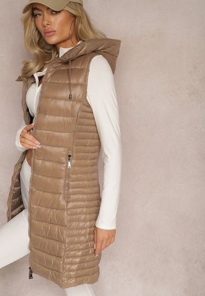 Ciemnobeżowa Pikowana Kamizelka o Długim Kroju z Kapturem Rienile. Brązowe kamizelki damskie Renee, m, długie. Za 69.99 zł.