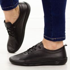 Czarne skórzane półbuty damskie T.Sokolski 2023. Czarne półbuty damskie Sokolski, bez wzorów, ze skóry, bez obcasa. Za 239.00 zł.