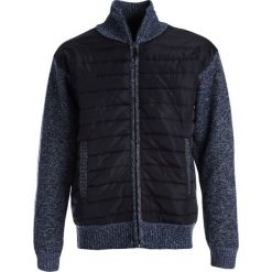 Czarno-Granatowa Bluza Ankona. Czarne bluzy bez kaptura męskie Born2be, l, z dzianiny. Za 99.99 zł.