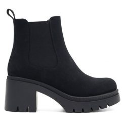 Botki Jenny Fairy. Czarne botki damskie Jenny Fairy, bez obcasa, na słupku, bez zapięcia. Za 159.99 zł.