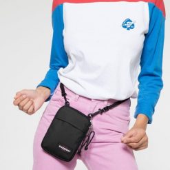 Torba na ramię Eastpak Buddy. Czarne torby męskie na ramię Eastpak, bez wzorów, na ramię. Za 79.00 zł.
