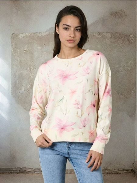 Sweter z wiskozą w kwiatowy wzór - wielobarwny. Swetry klasyczne damskie Sinsay, l, z wiskozy, bez kołnierzyka. Za 45.99 zł.