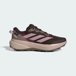 Buty do biegów przełajowych Terrex Tracefinder Plus GORE-TEX. Brązowe obuwie do biegania damskie Adidas. Za 529.00 zł.