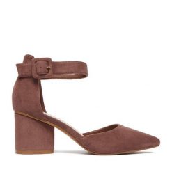 Czółenka DeeZee. Czerwone czółenka damskie DeeZee, bez wzorów, bez obcasa. Za 139.99 zł.