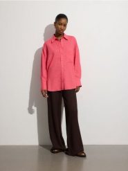 Koszula oversize z dodatkiem lnu - intenstywna czerwień. Czerwone koszule damskie Reserved, l, bez wzorów, z wiskozy, bez kołnierzyka, bez ramiączek. W wyprzedaży za 39.99 zł.