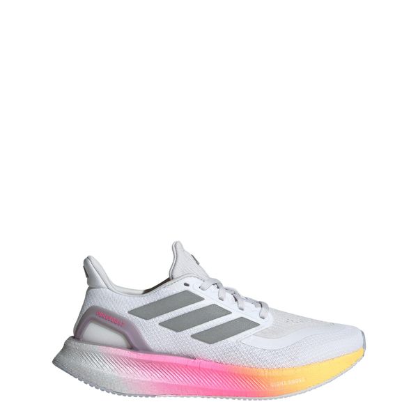 Buty Pureboost 5 Running. Białe obuwie do biegania damskie Adidas. W wyprzedaży za 362.15 zł.
