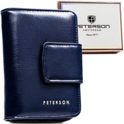 Granatowy portfel damski ze skóry ekologicznej z systemem RFID - Peterson. Niebieskie portfele damskie Peterson, bez wzorów, ze skóry ekologicznej. Za 57.99 zł.