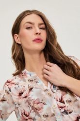 Koszula z wiskozy w kwiaty różowa. Czerwone koszule damskie MOODO, bez wzorów, z wiskozy, bez kołnierzyka, bez ramiączek. Za 99.99 zł.
