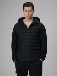 4F Kurtka z wypełnieniem syntetycznym męska - czarna S. Czarne kurtki męskie 4f, na zimę, m, bez wzorów, z materiału, bez kaptura. Za 349.99 zł.