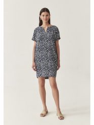 TATUUM Sukienka w kolorze biało-granatowym rozmiar: 36. Białe sukienki damskie Tatuum, na co dzień, bez wzorów, z wiskozy, bez kołnierzyka, bez ramiączek, mini, proste. Za 126.45 zł.
