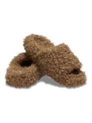 Crocs Klapki "Classic Doodle Fur Slide" w kolorze jasnobrązowym rozmiar: 36/37. Brązowe klapki damskie Crocs, bez wzorów, bez obcasa. Za 149.31 zł.
