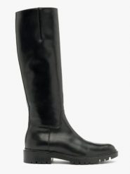 Czarne kozaki z wąską cholewką. Czarne kozaki damskie Ryłko, ze skóry, z okrągłym noskiem, bez obcasa. Za 599.99 zł.