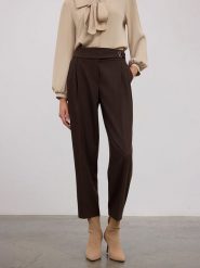 BGN Spodnie w kolorze brązowym rozmiar: 38. Brązowe spodnie materiałowe damskie BGN, bez wzorów, z materiału, z podwyższonym stanem. Za 148.26 zł.