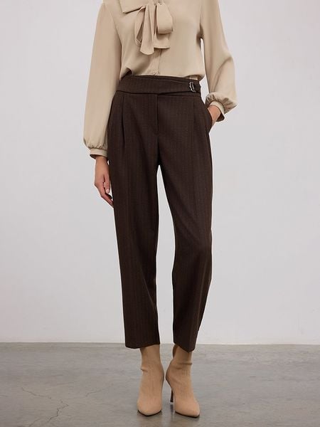 BGN Spodnie w kolorze brązowym rozmiar: 38. Brązowe spodnie materiałowe damskie BGN, bez wzorów, z materiału, z podwyższonym stanem. Za 148.26 zł.