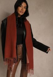 Bordowy Szalik z Bawełny i Wiskozy o Klasycznym Fasonie z Frędzlami Vetirosa. Czerwone szaliki i kominy damskie Renee, bez wzorów, z bawełny. Za 39.99 zł.