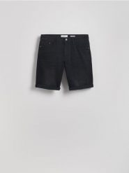 Szorty slim fit z zakładkami - czarny. Czarne szorty męskie Reserved, z denimu, bez kołnierzyka. Za 129.99 zł.