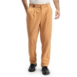 Męskie spodnie z szerokimi nogawkami Siroko Kram Brown. Brązowe spodnie materiałowe męskie SIROKO, bez wzorów. Za 257.00 zł.