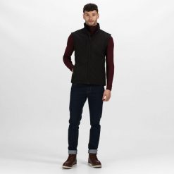 Ocieplana Męska Softshell Trzywarstwowa. Czarne kurtki softshell damskie Regatta, m, bez wzorów, z materiału, bez kaptura. Za 147.99 zł.