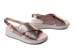 Caprice 9-28707-46 36A taupe met. deer, sandały damskie. Żółte sandały damskie Caprice, bez wzorów, bez obcasa. Za 295.92 zł.