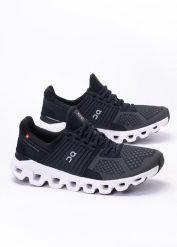 ON Cloudswift Buty treningowe damskie. Czarne obuwie treningowe damskie On. Za 449.99 zł.