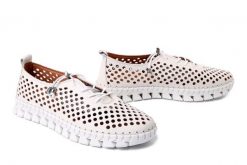 BOCCATO 0636-2005-5 beige, półbuty letnie damskie. Brązowe półbuty damskie Boccato, w ażurowe wzory, ze skóry, bez obcasa. Za 250.67 zł.