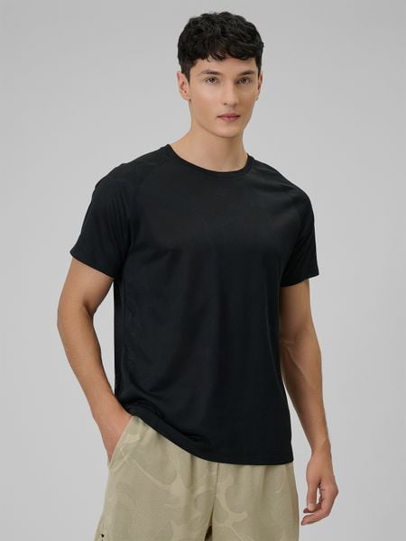 4F Koszulka treningowa regular szybkoschnąca męska - czarna L. Czarne t-shirty sportowe męskie 4f, l, z materiału, bez ramiączek, na fitness i siłownię. W wyprzedaży za 89.99 zł.