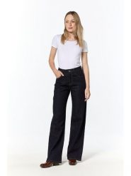 Tamba Dżinsy - Flared fit - w kolorze czarnym rozmiar: 38. Czarne jeansy damskie Tamba. Za 205.93 zł.