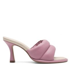 Klapki GINO ROSSI. Czerwone klapki damskie Gino Rossi, bez wzorów, bez obcasa. Za 379.99 zł.