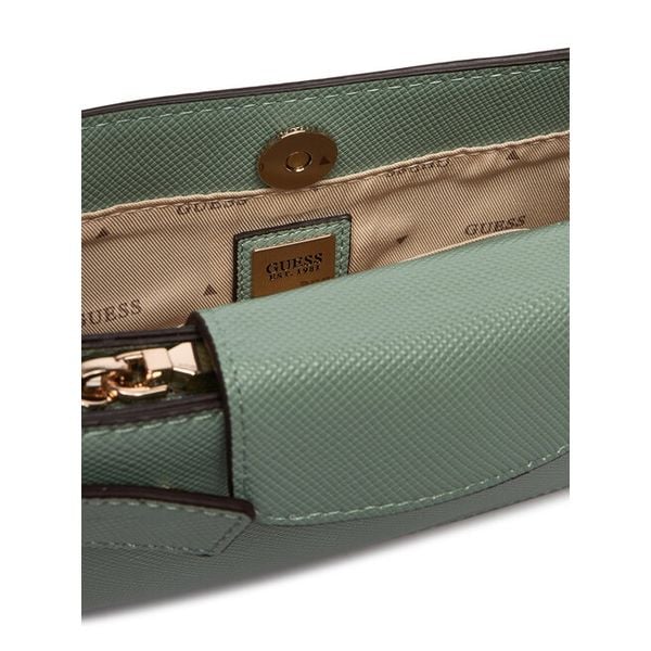 Torebka Guess. Zielone listonoszki damskie Guess, z aplikacjami, bez dodatków. Za 549.99 zł.