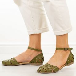 Khaki skórzane sandały damskie Porronet 3100. Brązowe sandały damskie PORRONET, bez wzorów, z jeansu, bez obcasa, na płaskiej podeszwie. Za 299.00 zł.