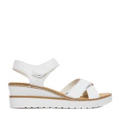 Sandały Rieker. Białe sandały damskie Rieker, bez wzorów, bez obcasa, na koturnie. Za 299.99 zł.