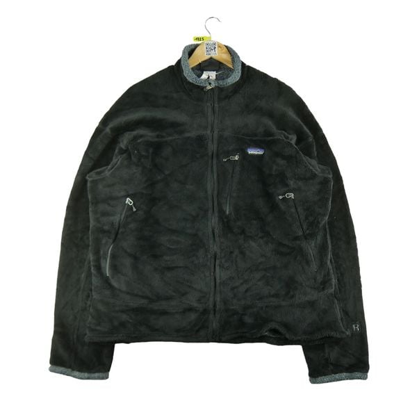 Second life - Kurtka polarowa Retro dla kobiet - Stan dobry. Czarne kurtki damskie Patagonia, bez wzorów, z polaru, bez kaptura. Za 211.46 zł.