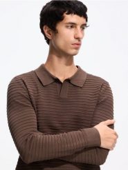 Strukturalny sweter polo - brązowy. Brązowe swetry męskie Reserved, l, bez wzorów, z dzianiny, bez kołnierzyka. Za 139.99 zł.