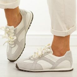 Szare skórzane półbuty damskie Vinceza 86427. Szare półbuty damskie VINCEZA, bez wzorów, z jeansu, biznesowe, z okrągłym noskiem, bez obcasa, na płaskiej podeszwie. Za 249.00 zł.