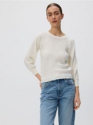 Strukturalny sweter z wiskozą - złamana biel. Swetry klasyczne damskie Reserved, l, z dzianiny, bez kołnierzyka. W wyprzedaży za 69.99 zł.