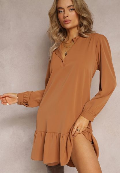 Jasnobrązowa Sukienka Pudełkowa Oversize Neki. Brązowe sukienki damskie Renee, na co dzień, uniwersalny, z aplikacjami, eleganckie, bez kołnierzyka, bez ramiączek, mini, oversize. Za 74.99 zł.