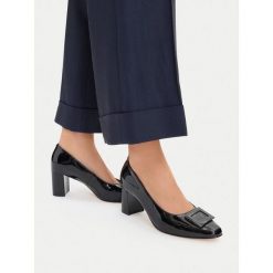 Czółenka Lasocki. Czarne czółenka damskie Lasocki, bez wzorów, bez obcasa. Za 249.99 zł.